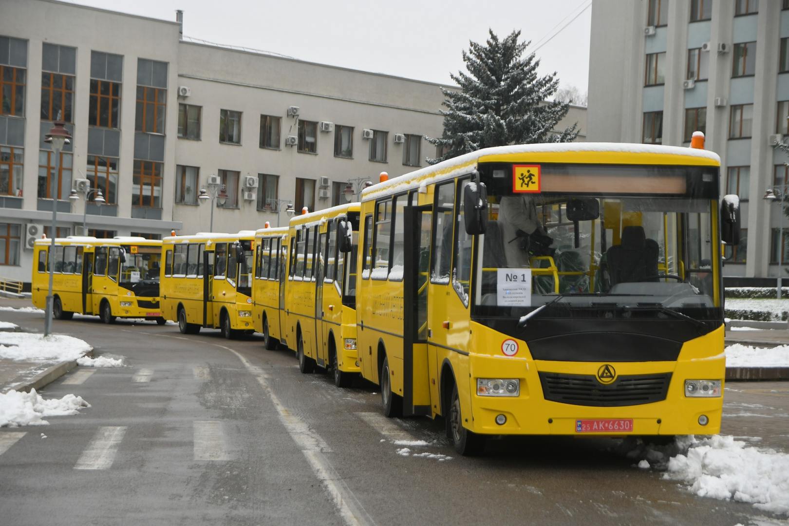 Нові шкільні автобуси