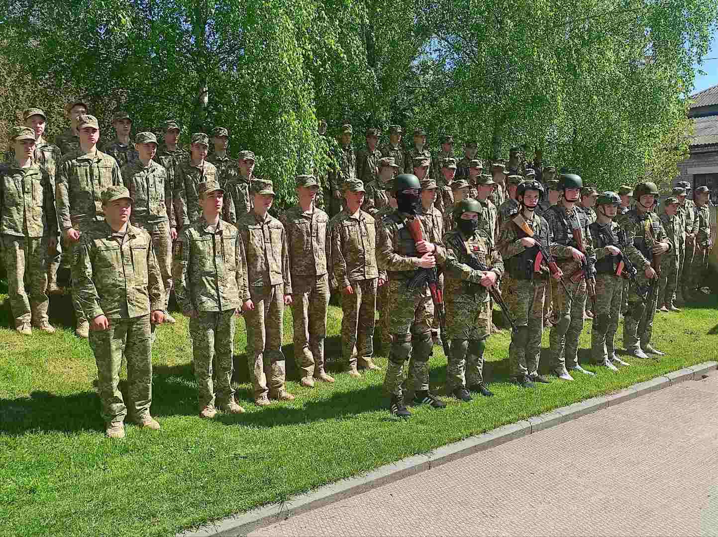Плекаємо патріотів України: в Острозькому ліцеї відбувся День військово-патріотичного виховання
