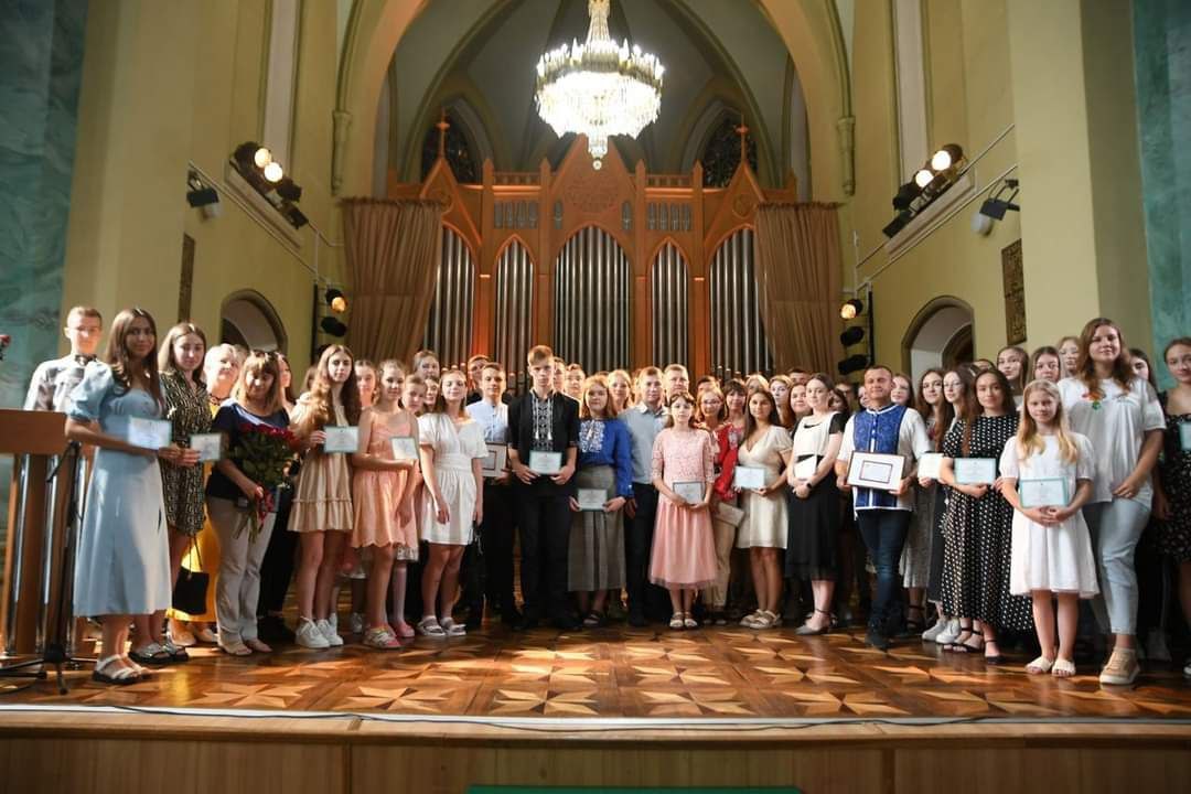 На Рівненщині вручили сертифікати обласних премій талановитій молоді та культурним діячам