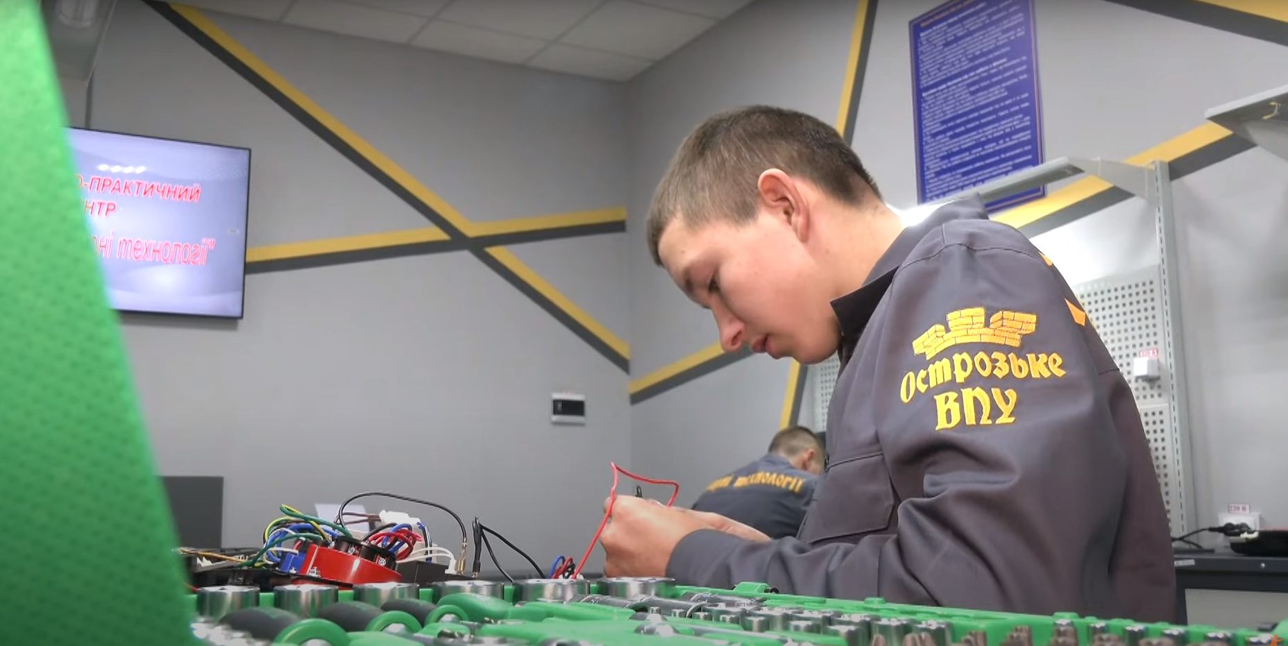 Навчатимуть ремонтувати генератори: в училищі на Рівненщині відкрили нову лабораторію (ВІДЕО)