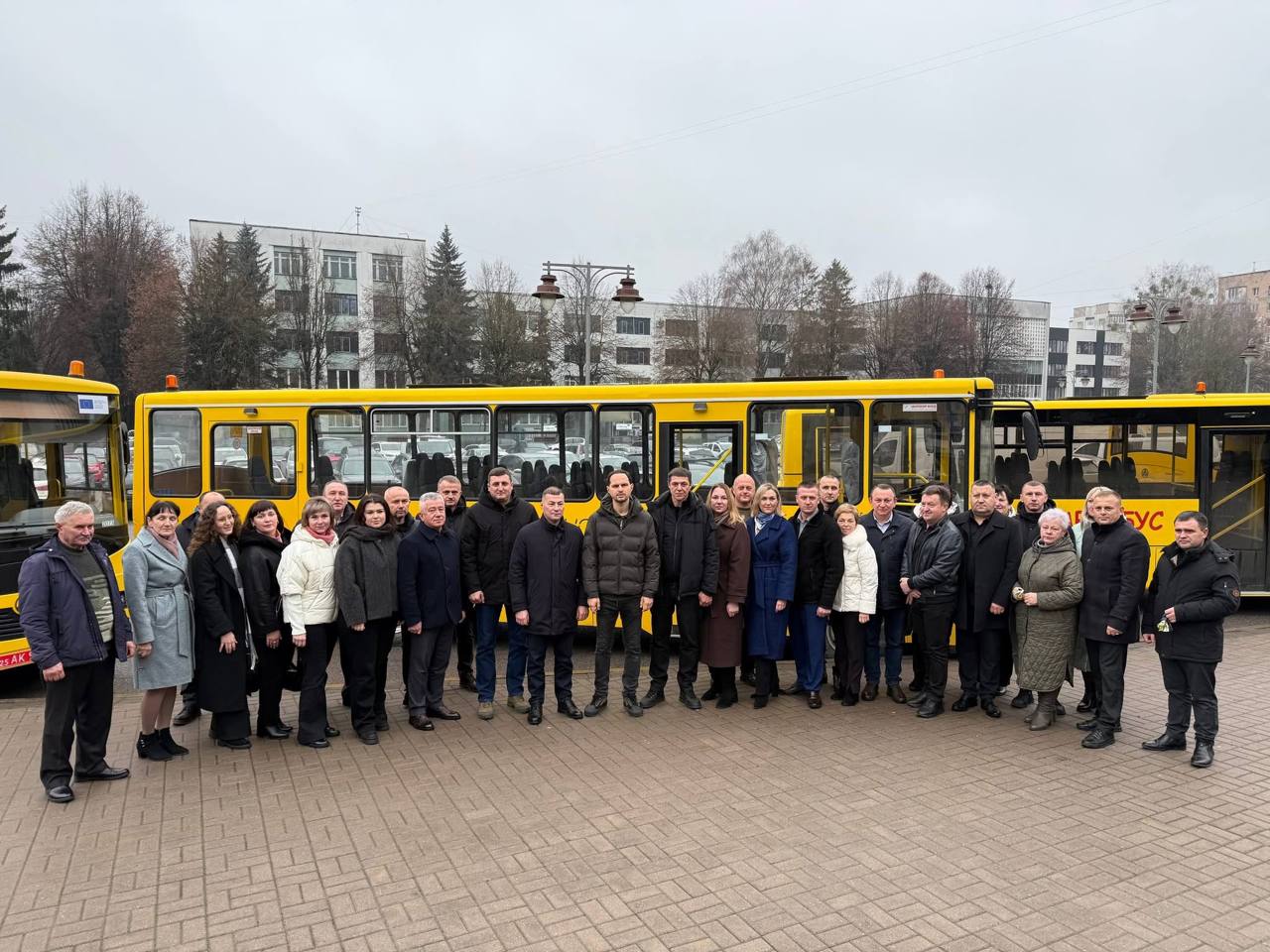 Чергове поповнення парку шкільних автобусів на Рівненщині 🚌