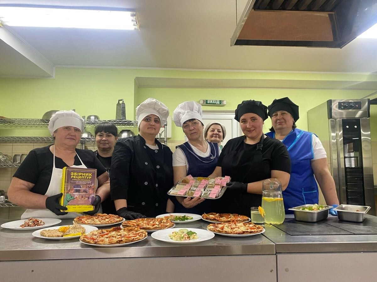 🥗 Розвиток реформи шкільного харчування: 18 кухарів Рівненщини пройшли інтенсивне навчання