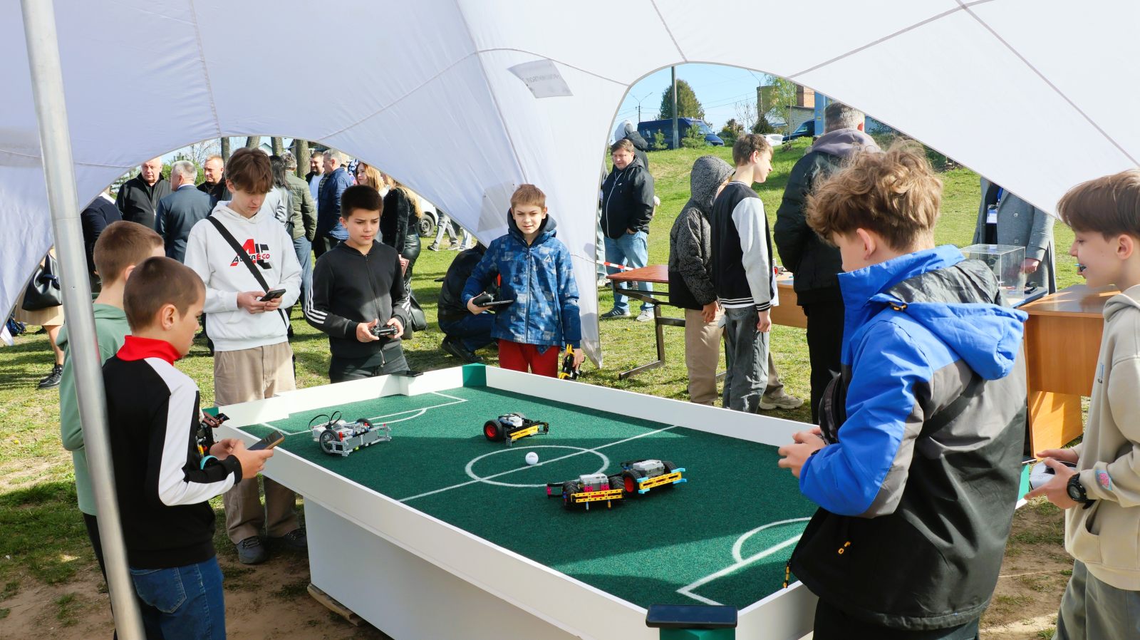 На Рівненщині стартував другий фестиваль робототехніки “RoboStars” 🤖