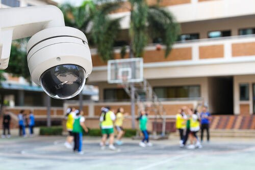 Безпека в закладах освіти: набрали чинності нові правила перебування на території шкіл 🛡️🏫