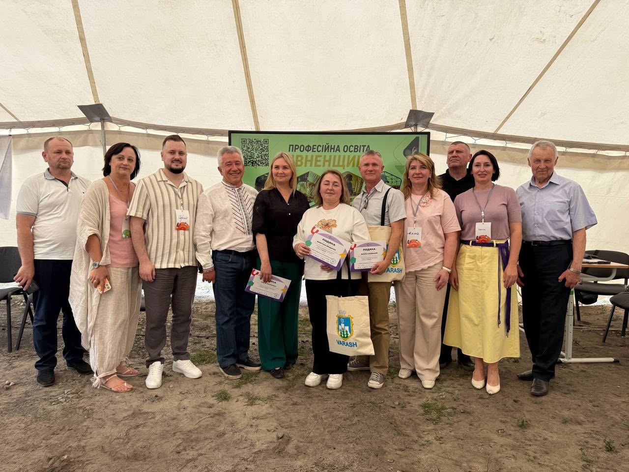 🧑‍🏫 Профорієнтація зі шкільної парти: освітяни Рівненщини поділилися своїми напрацюваннями на EdCamp